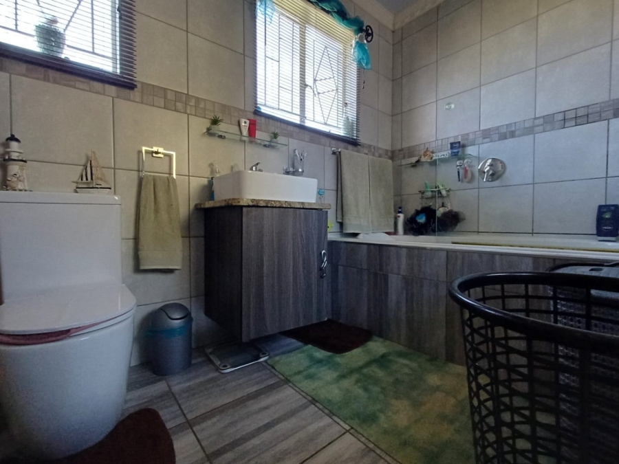 3 Bedroom Property for Sale in Roosheuwel North West